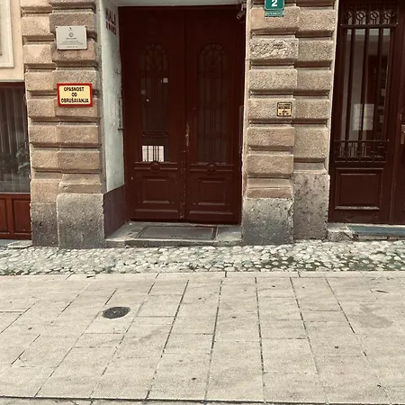 Sarajmali Lejlighed *
